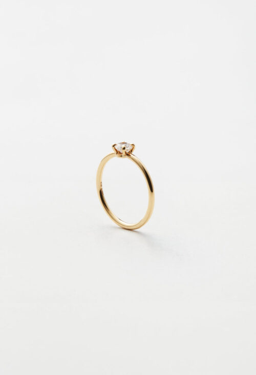 Engagement Ring / K18YG / Round Brilliant Cut Diamond